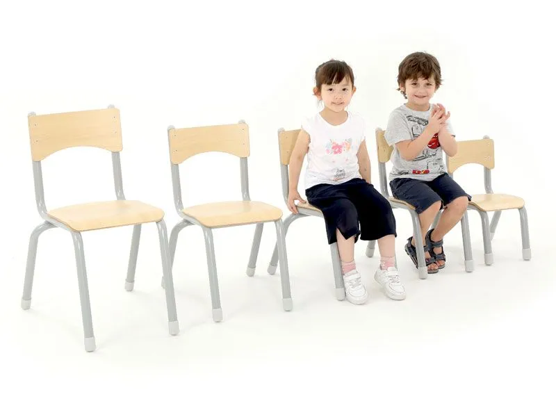 Children's chair Owlaf in 5 seat heights with happy children Children's chair Owlaf in 5 seat heights with happy children